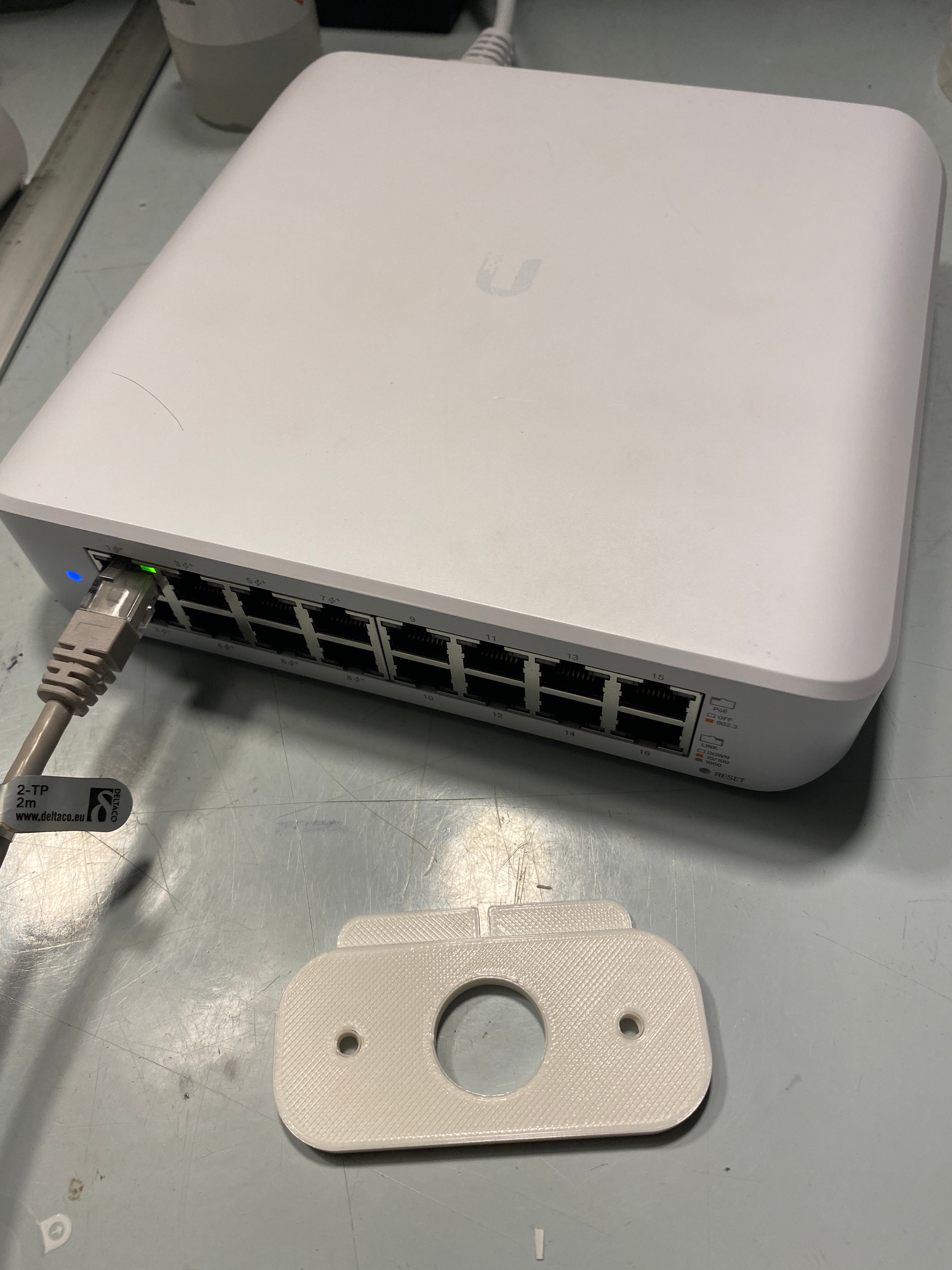 Unifi USW Lite 16 Wandhalterung