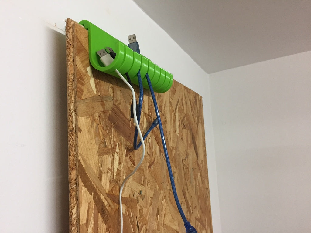 USB-Kabelaufhänger für OSB-Holzdielen