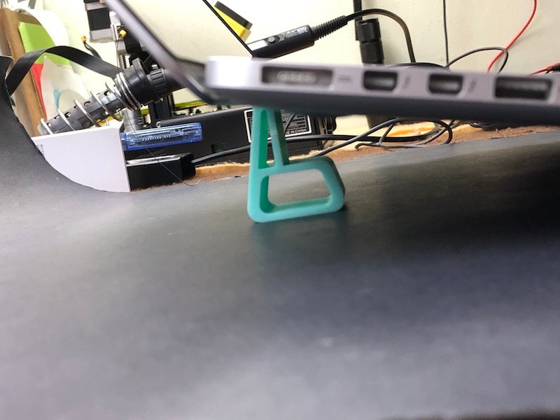 Ergonomischer MacBook Pro-Ständer mit 12°-Neigung