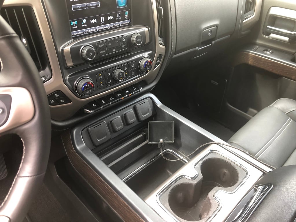 iPhone-Halterung für GMC Sierra/Chevrolet Silverado (2014–2018) mit Mittelkonsole