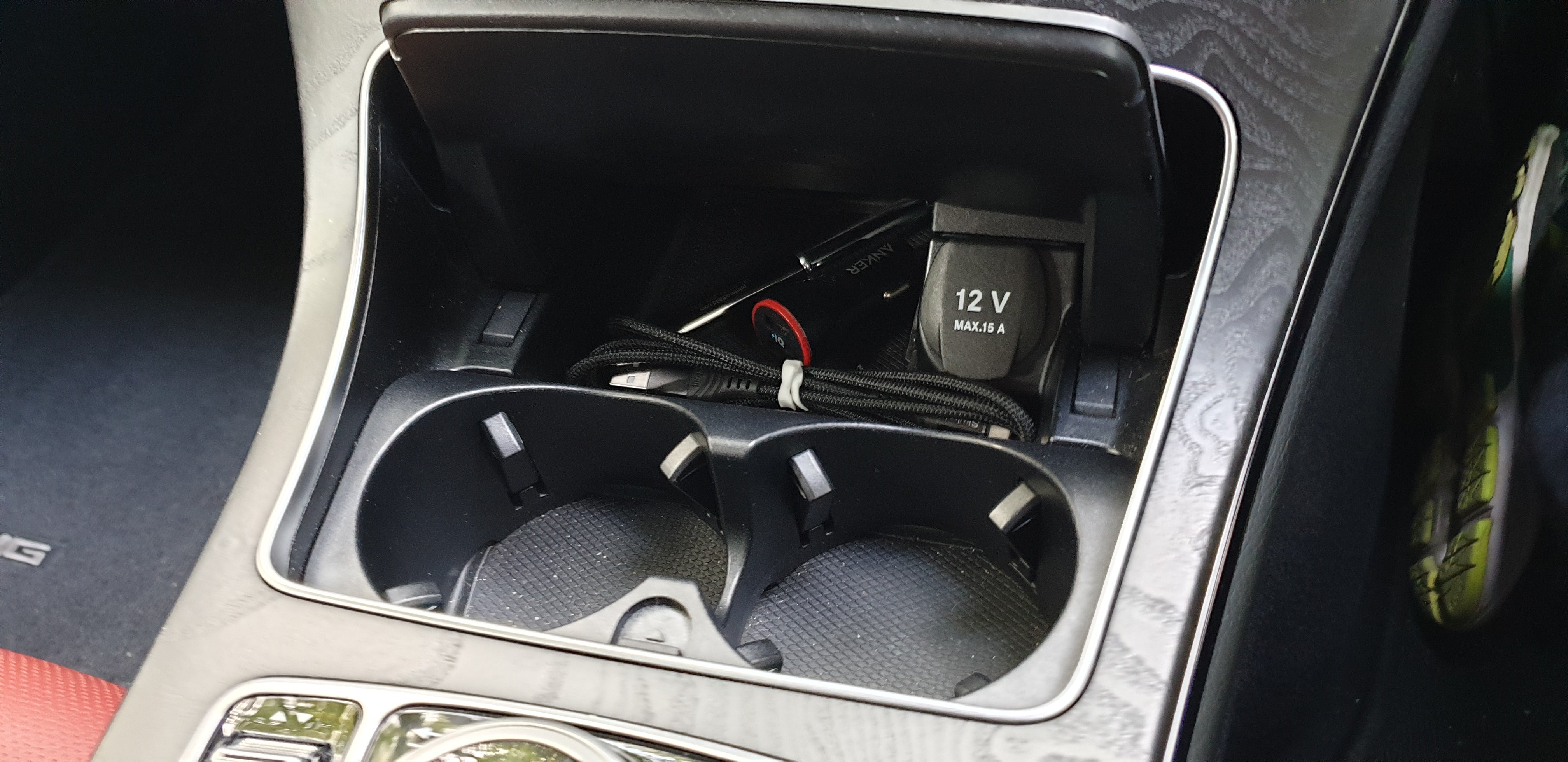 Erweiterter Getränkehalter für Mercedes C-Klasse (2016)