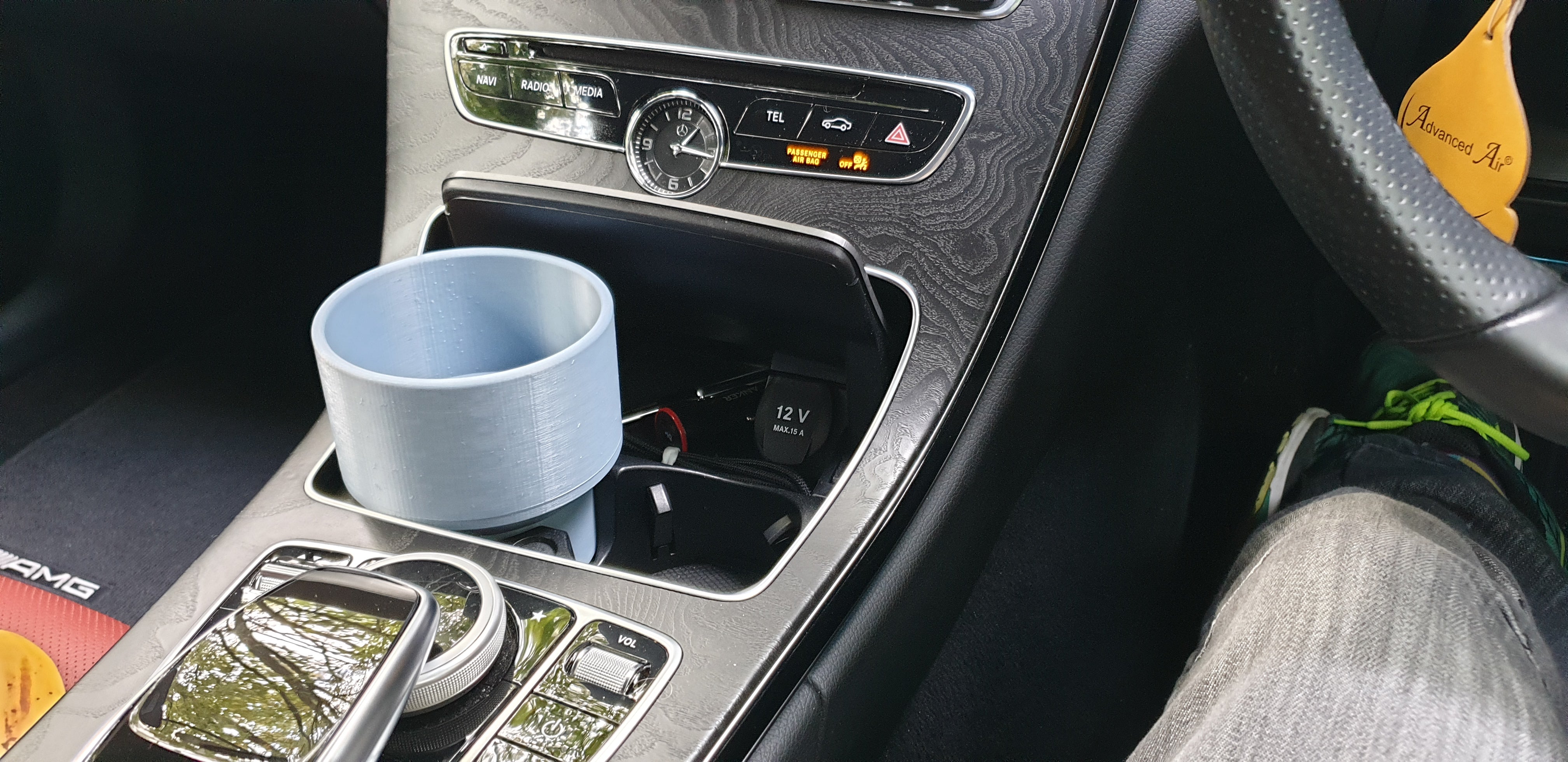 Erweiterter Getränkehalter für Mercedes C-Klasse (2016)
