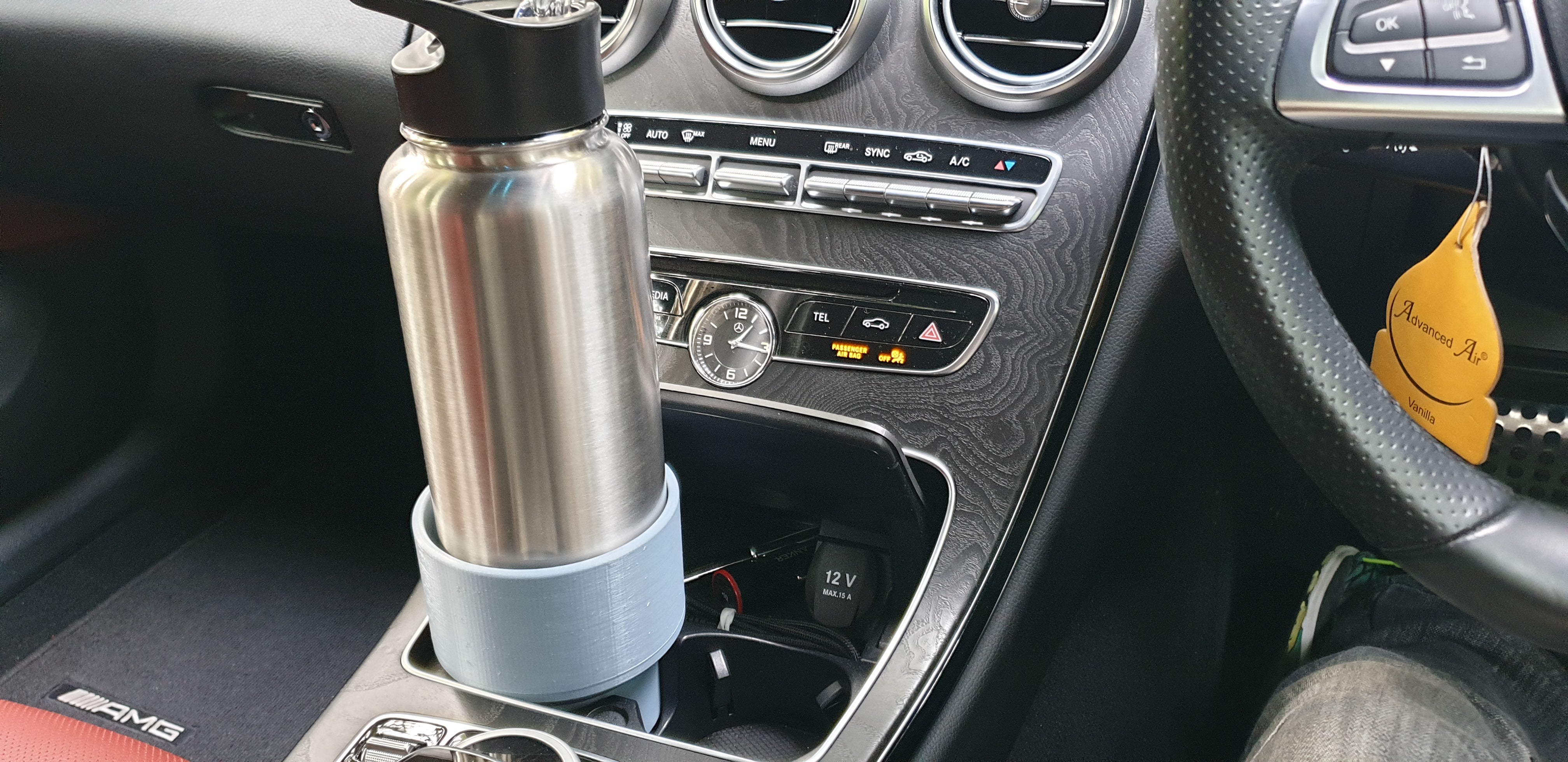 Erweiterter Getränkehalter für Mercedes C-Klasse (2016)