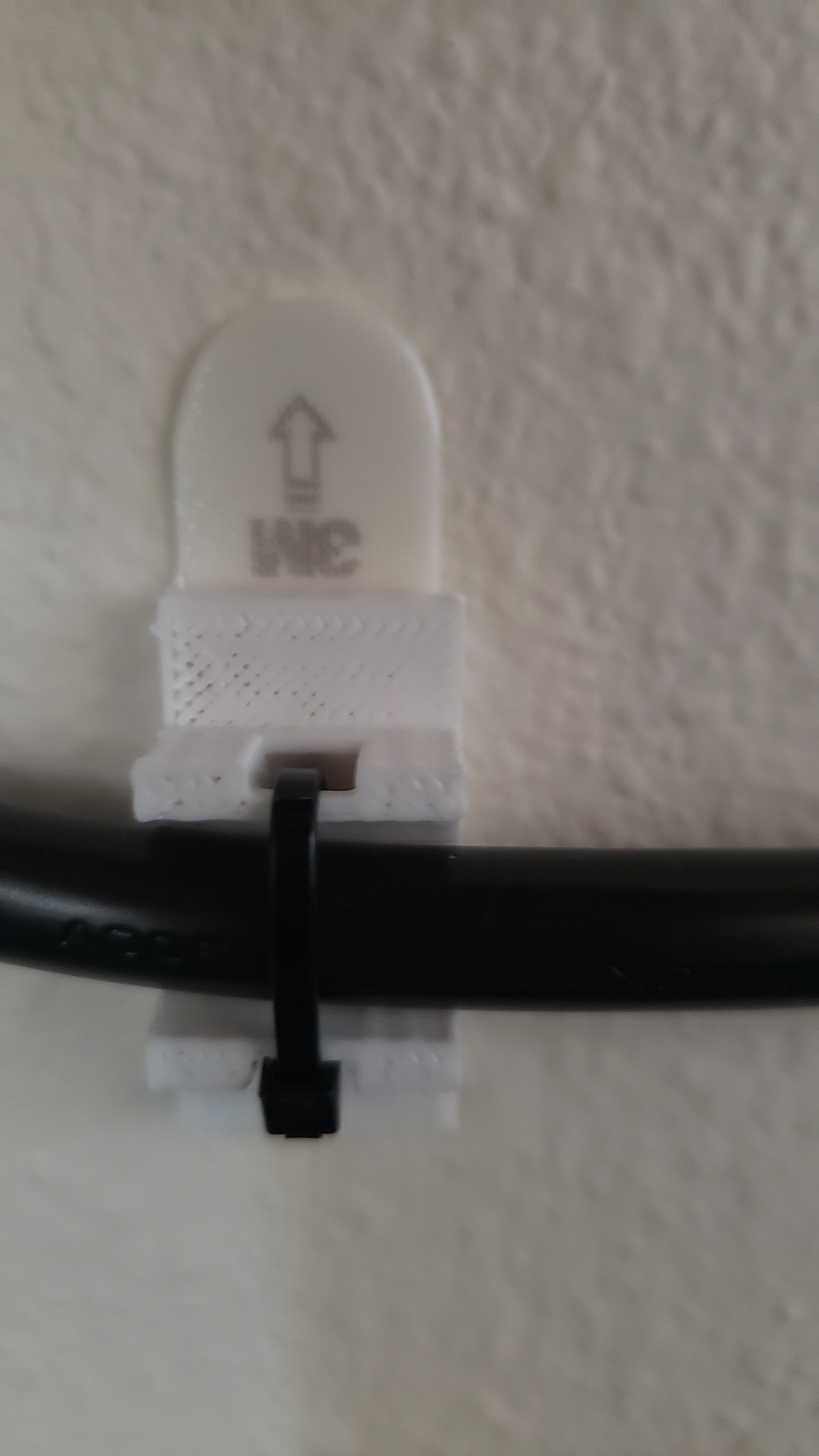 Command Strip-Kabelbinderhalter für Stromkabel