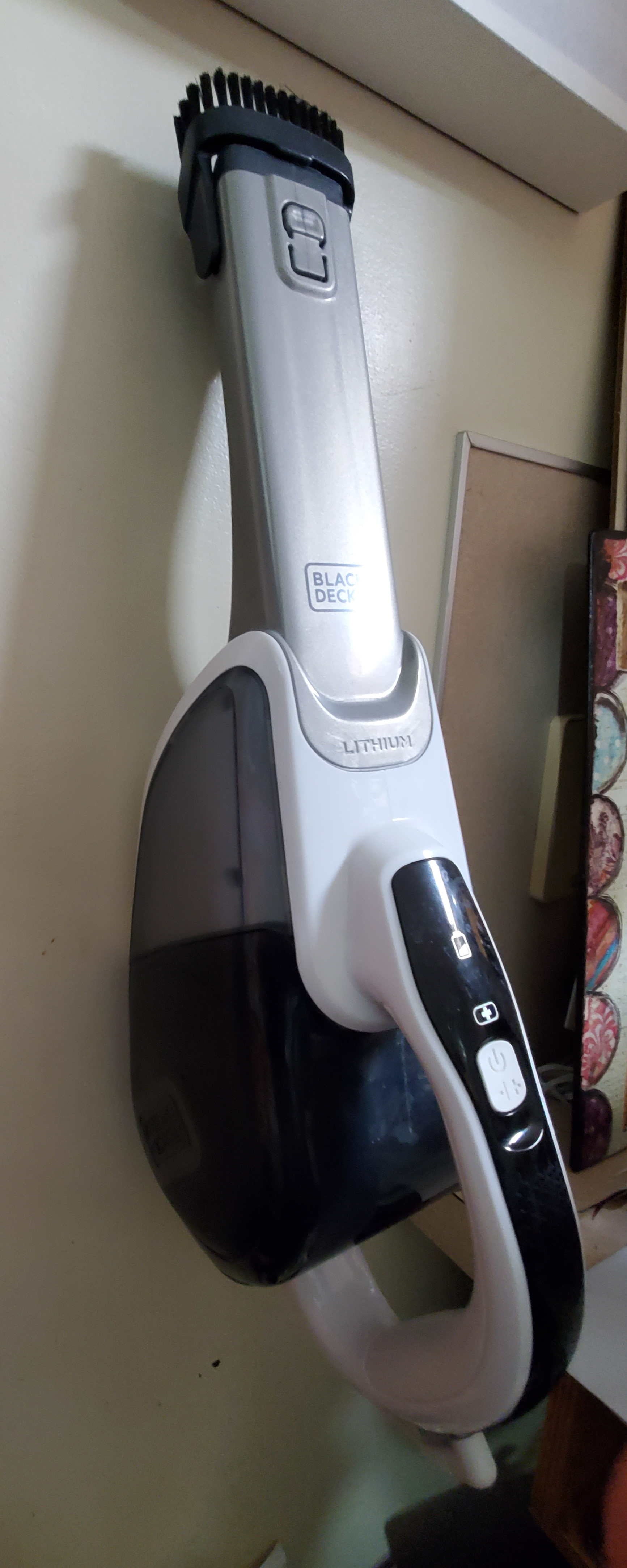 Black and Decker Mini-Staubsauger-Wandhalterung mit Kabelclip