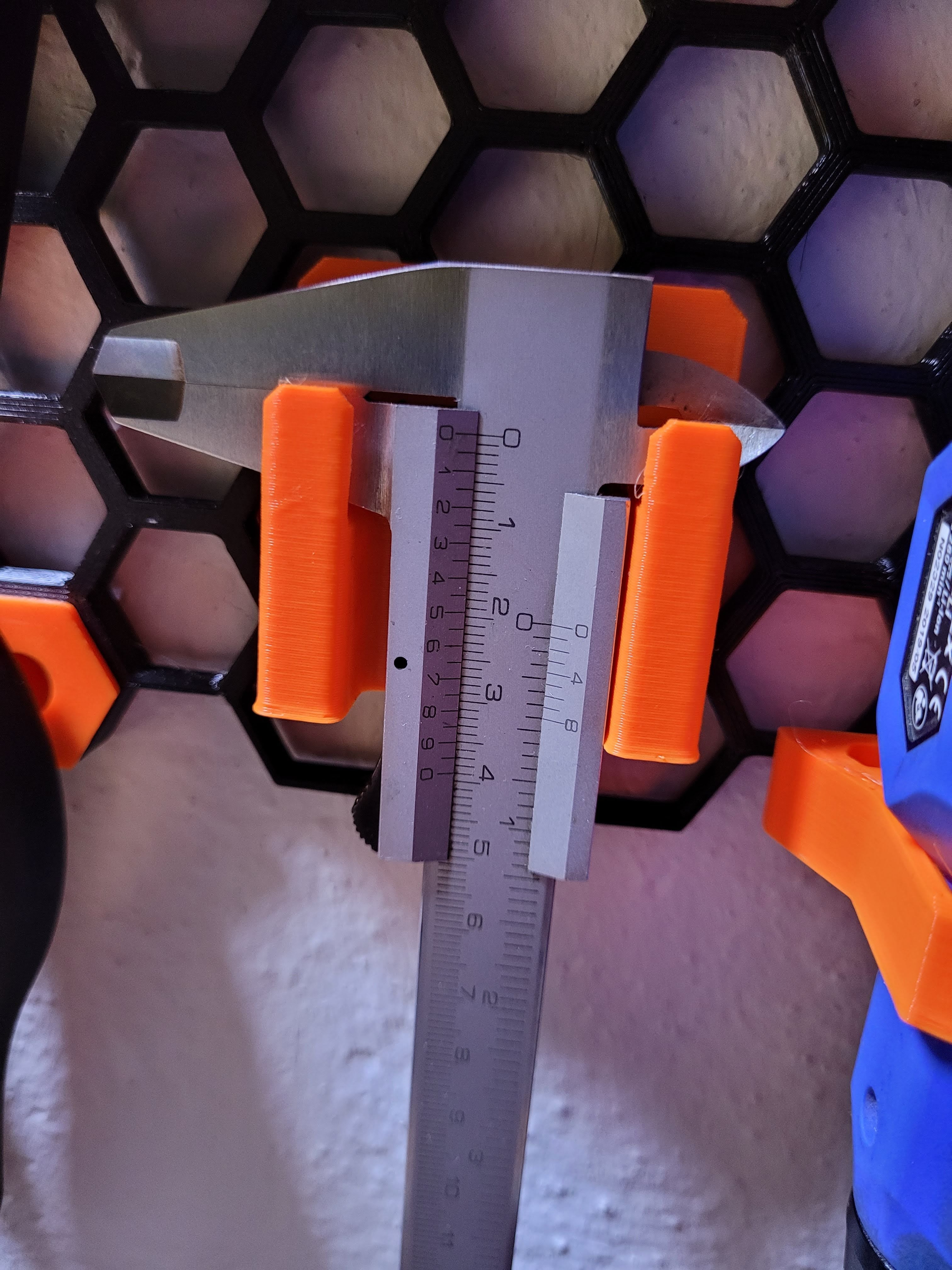 Messschieberhalter für Honeycomb Storage Wall