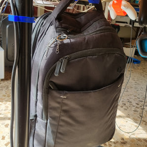 Verstärkter Rucksackhaken zur Befestigung unter dem Schreibtisch