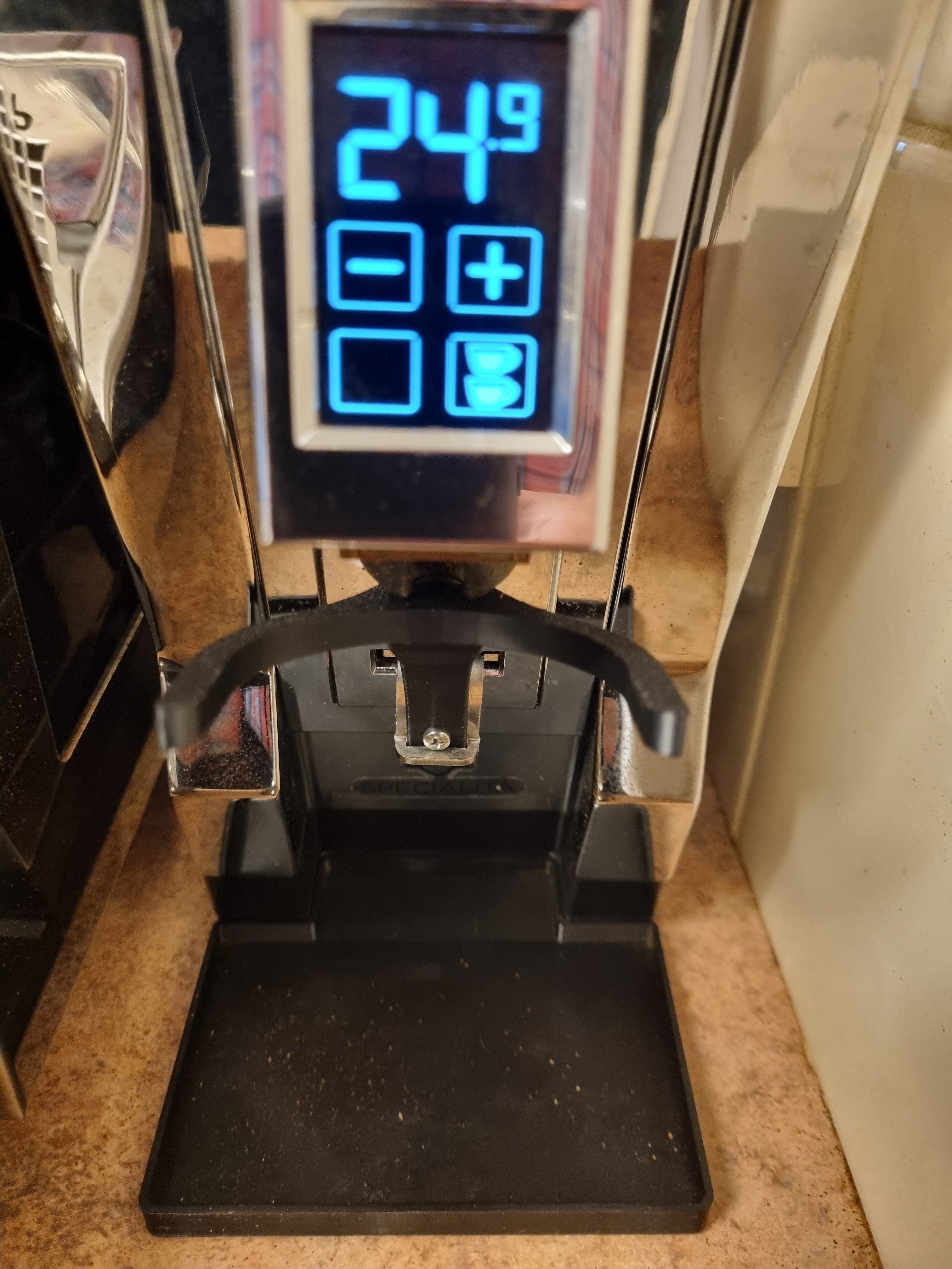 Eureka Mignon Dosierbecherhalter mit Kaffeesammler und verstellbarem Winkel