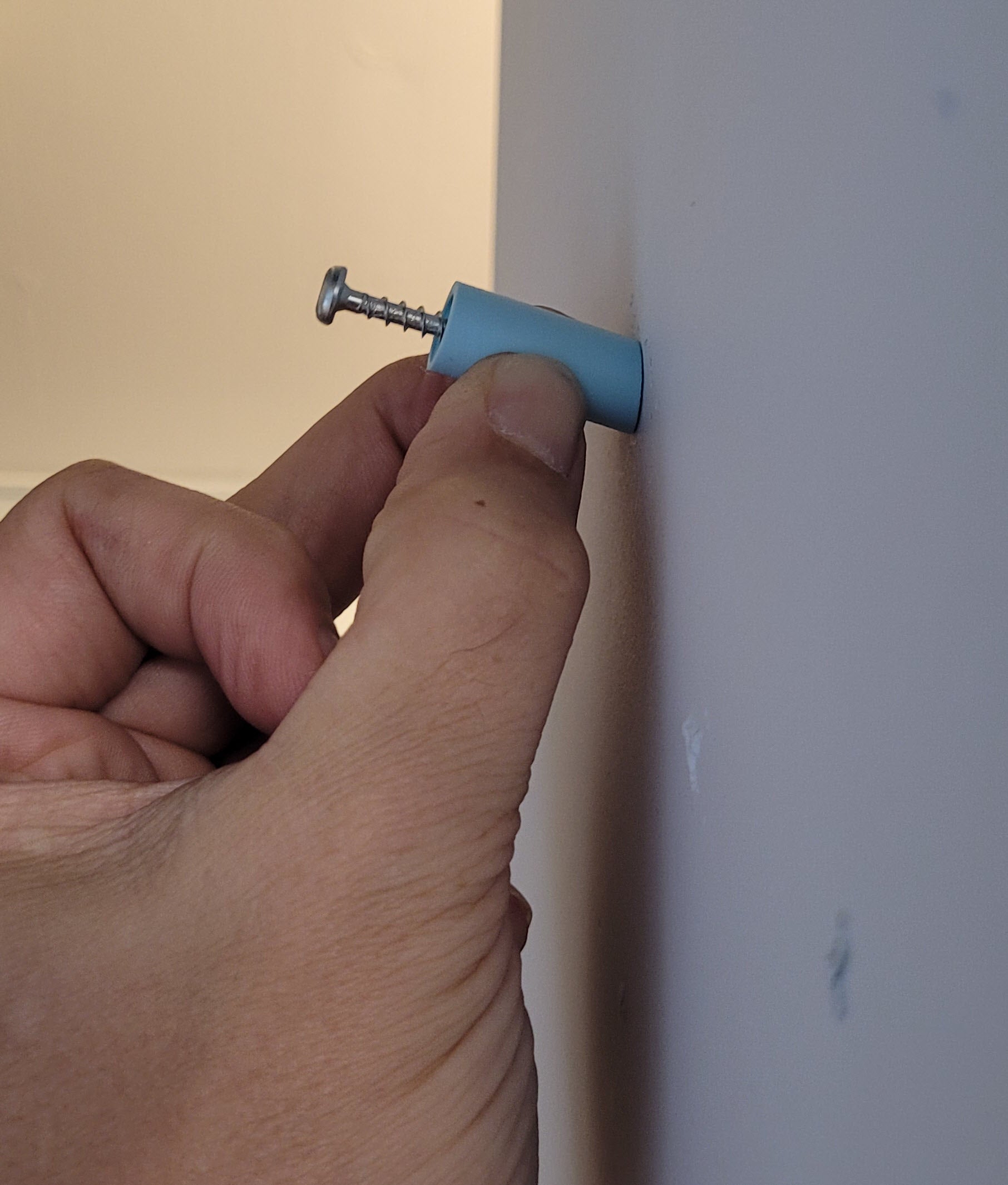 Versteckter Schraubhaken - Minimalistischer Wandaufhänger