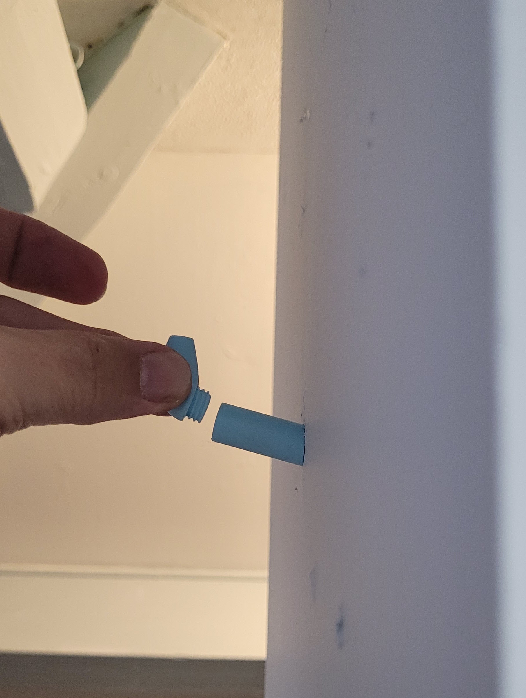 Versteckter Schraubhaken - Minimalistischer Wandaufhänger
