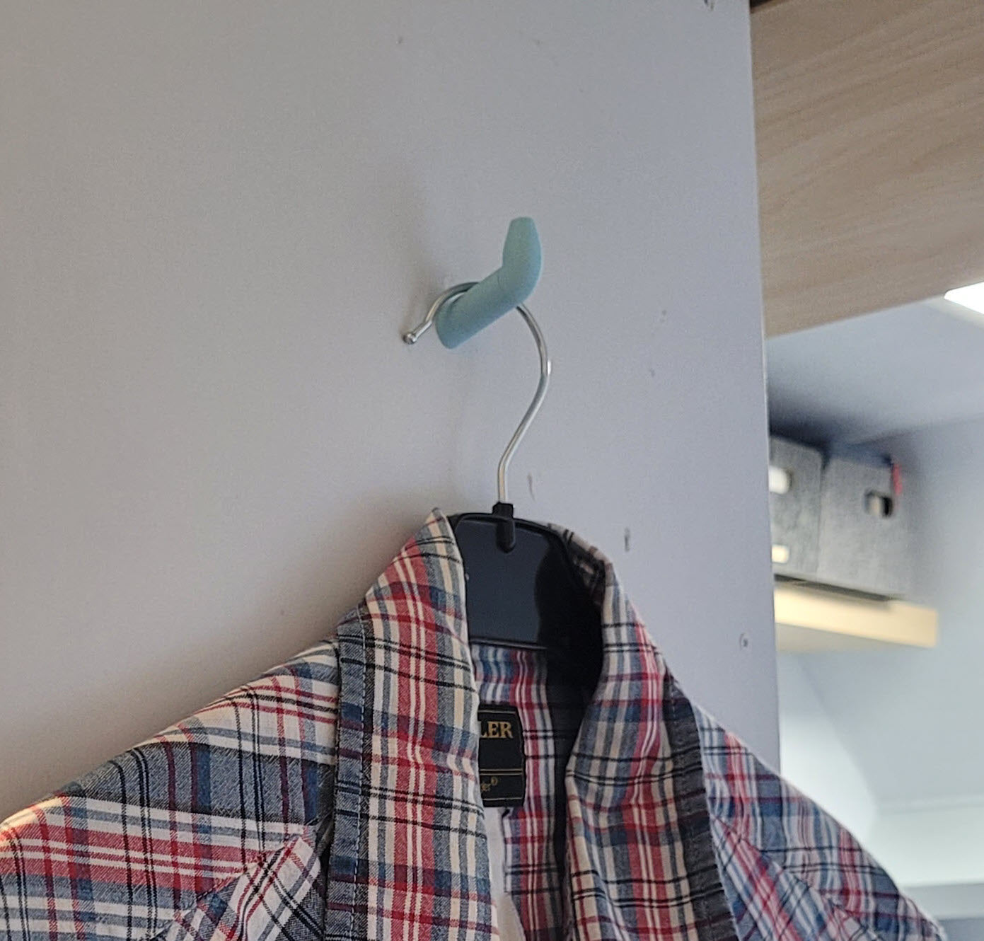 Versteckter Schraubhaken - Minimalistischer Wandaufhänger