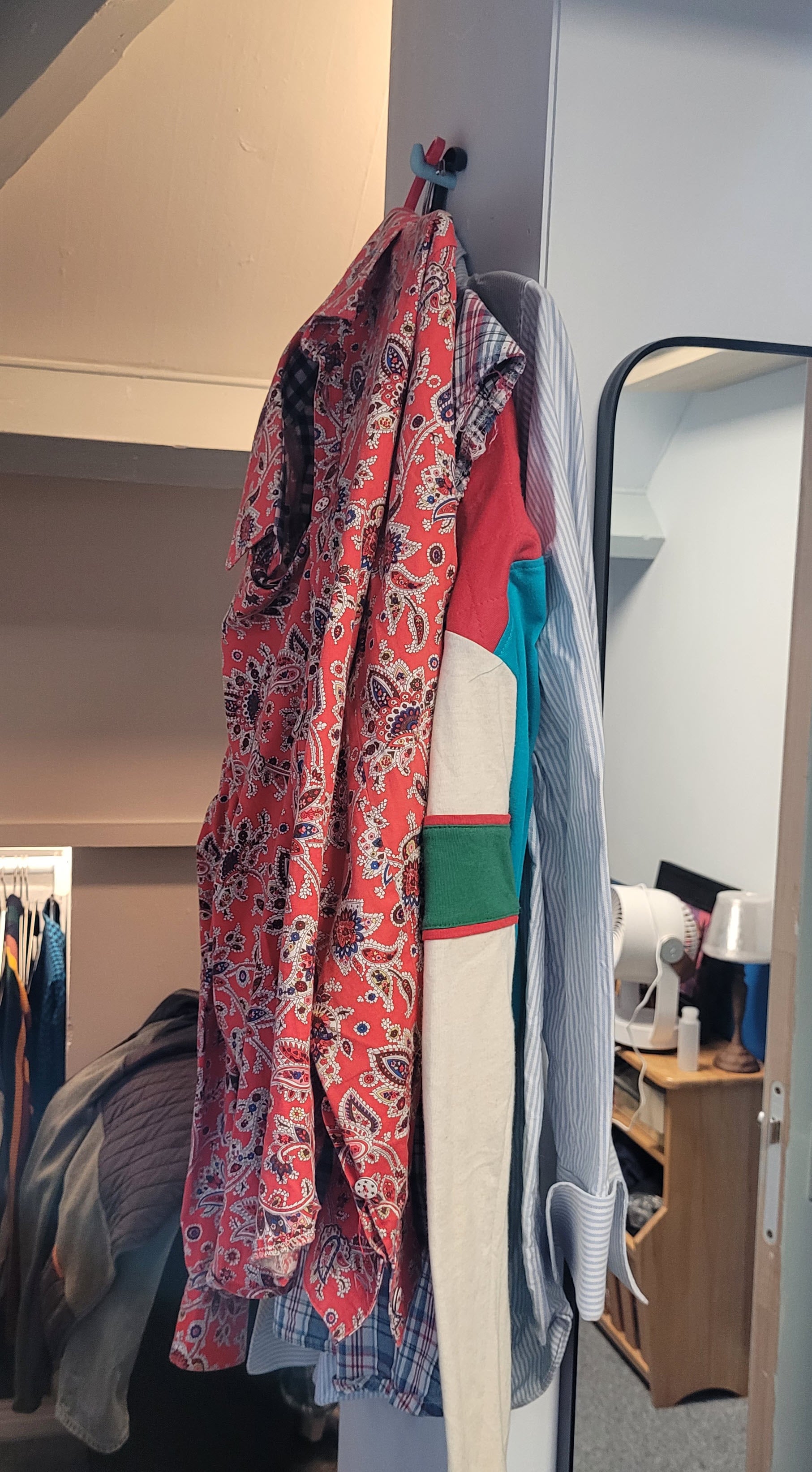 Versteckter Schraubhaken - Minimalistischer Wandaufhänger