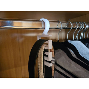 Gürtelhaken für Kleiderstange im Garderobenschrank