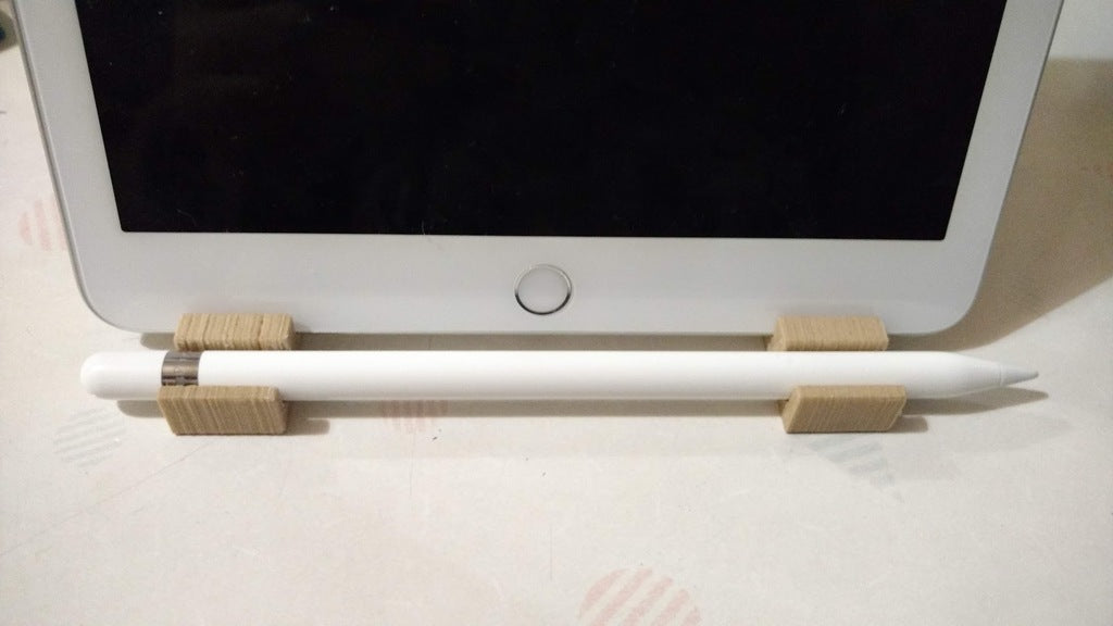 Einfacher iPad-Ständer mit Apple-Stifthalter