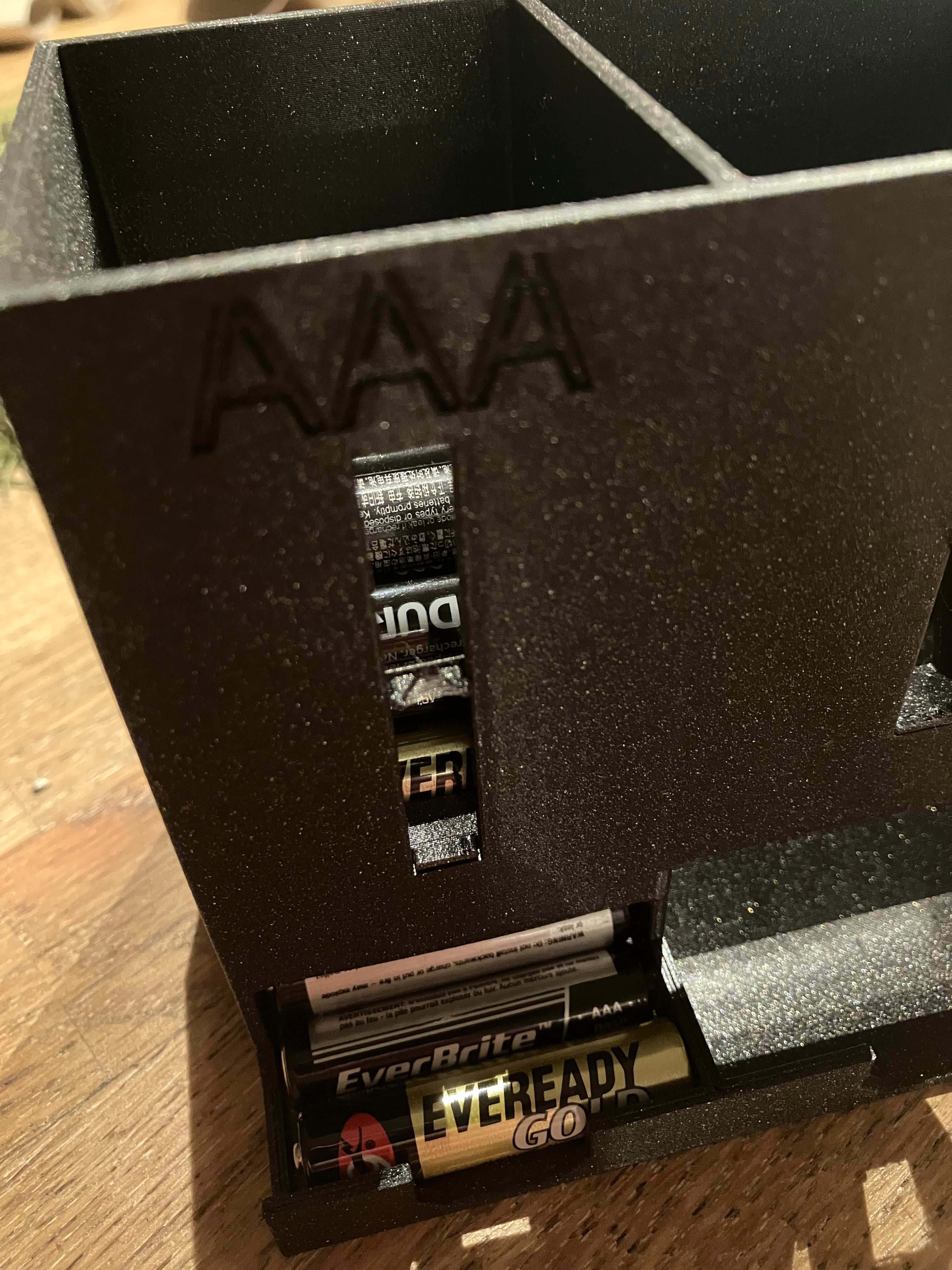 AA- und AAA-Batteriehaltereinsatz