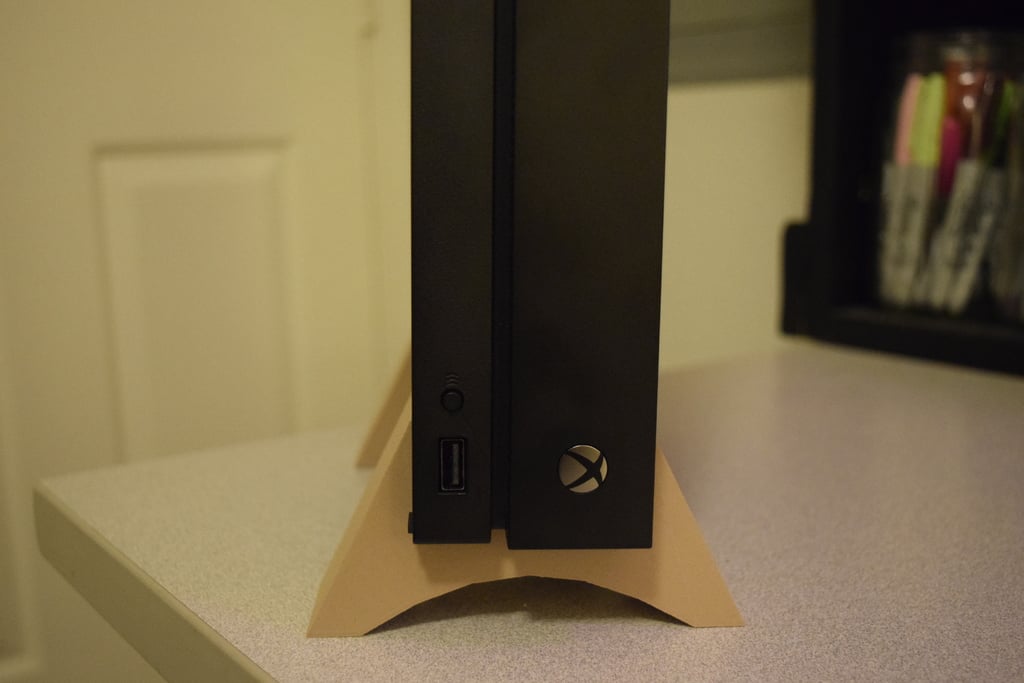 Einfacher vertikaler Xbox One X-Ständer