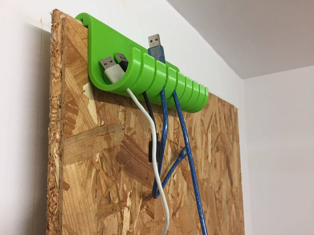 USB-Kabelaufhänger für OSB-Holzdielen