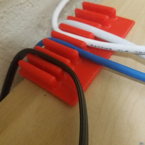 Kabelhalter für den Schreibtisch – Ordnen Sie Ihre Kabel