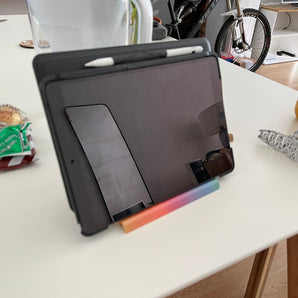 Vielseitiger iPad-Ständer für optimalen Betrachtungskomfort