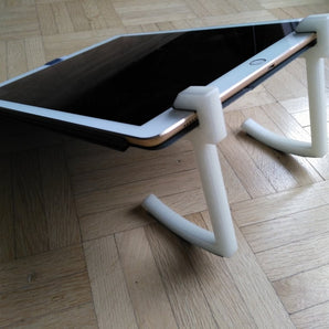 Minimalistischer iPad-Ständer für kreatives Arbeiten