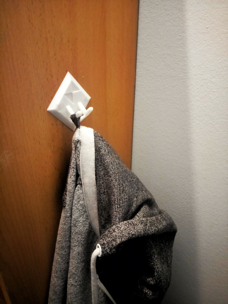 Moderner Wandhalter für Kleidung
