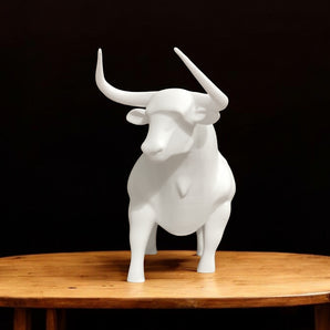 Elegante weiße Stierskulptur für moderne Wohneinrichtung
