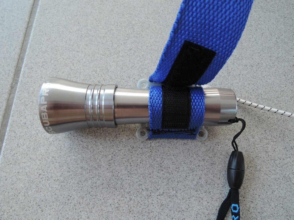 Handmontage der Tauchlampe Scubapro Nova 200