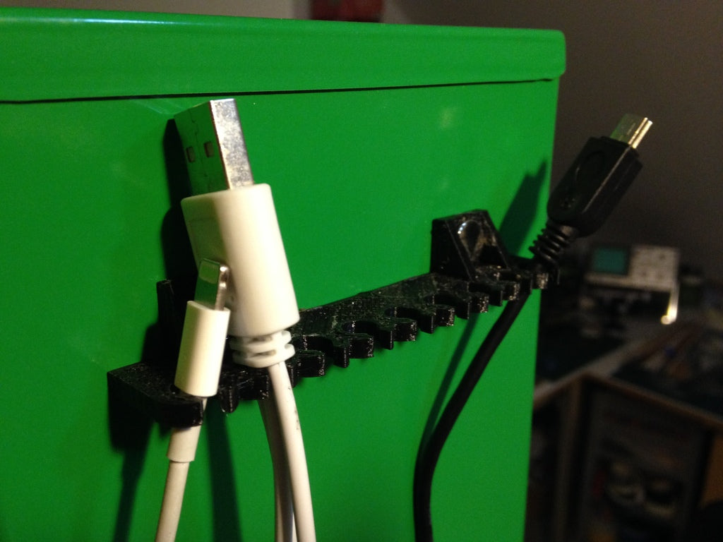 Magnetischer USB-Kabelaufhänger