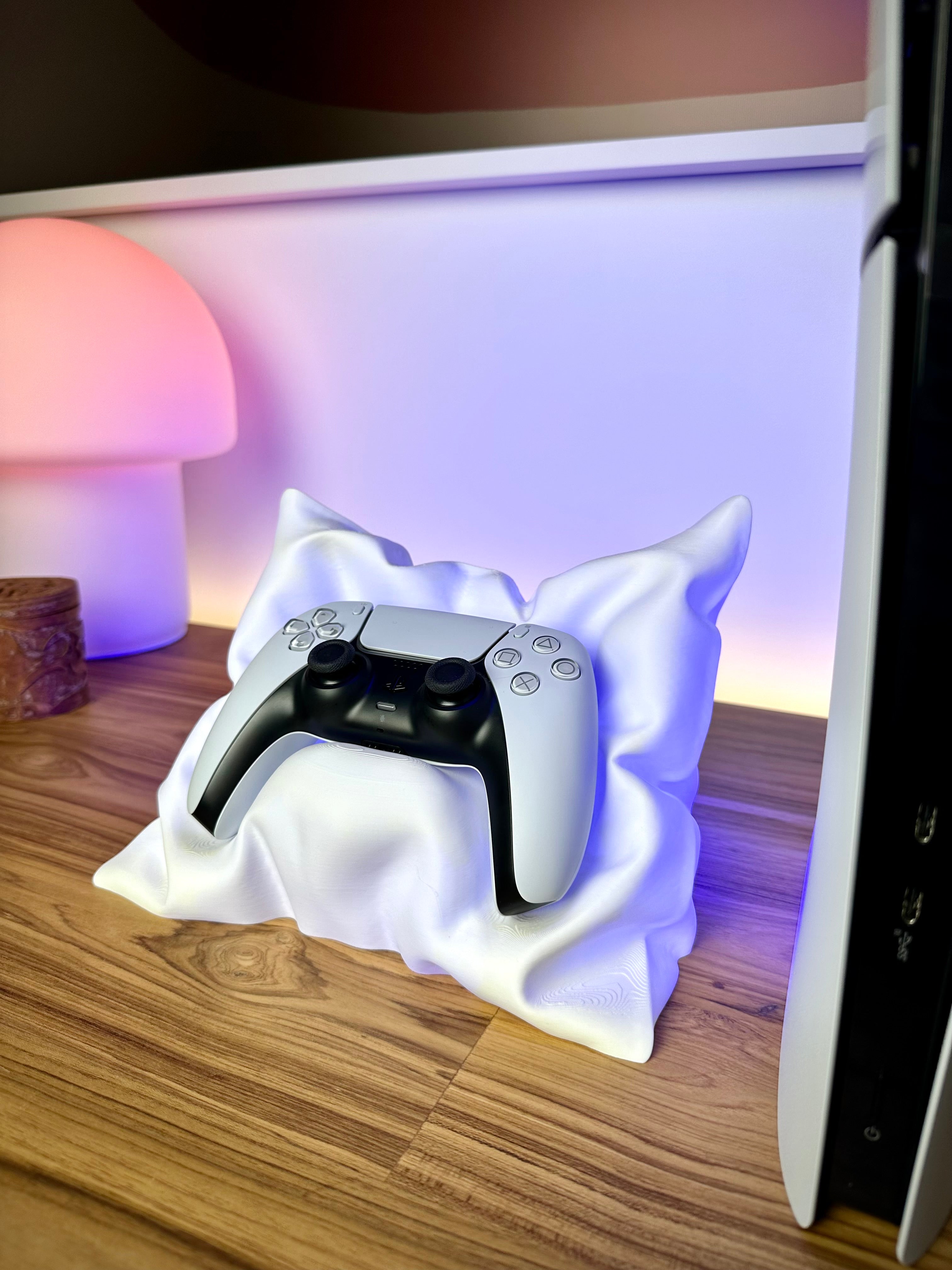 Stylischer PS5-Controller-Ständer in Kissenform