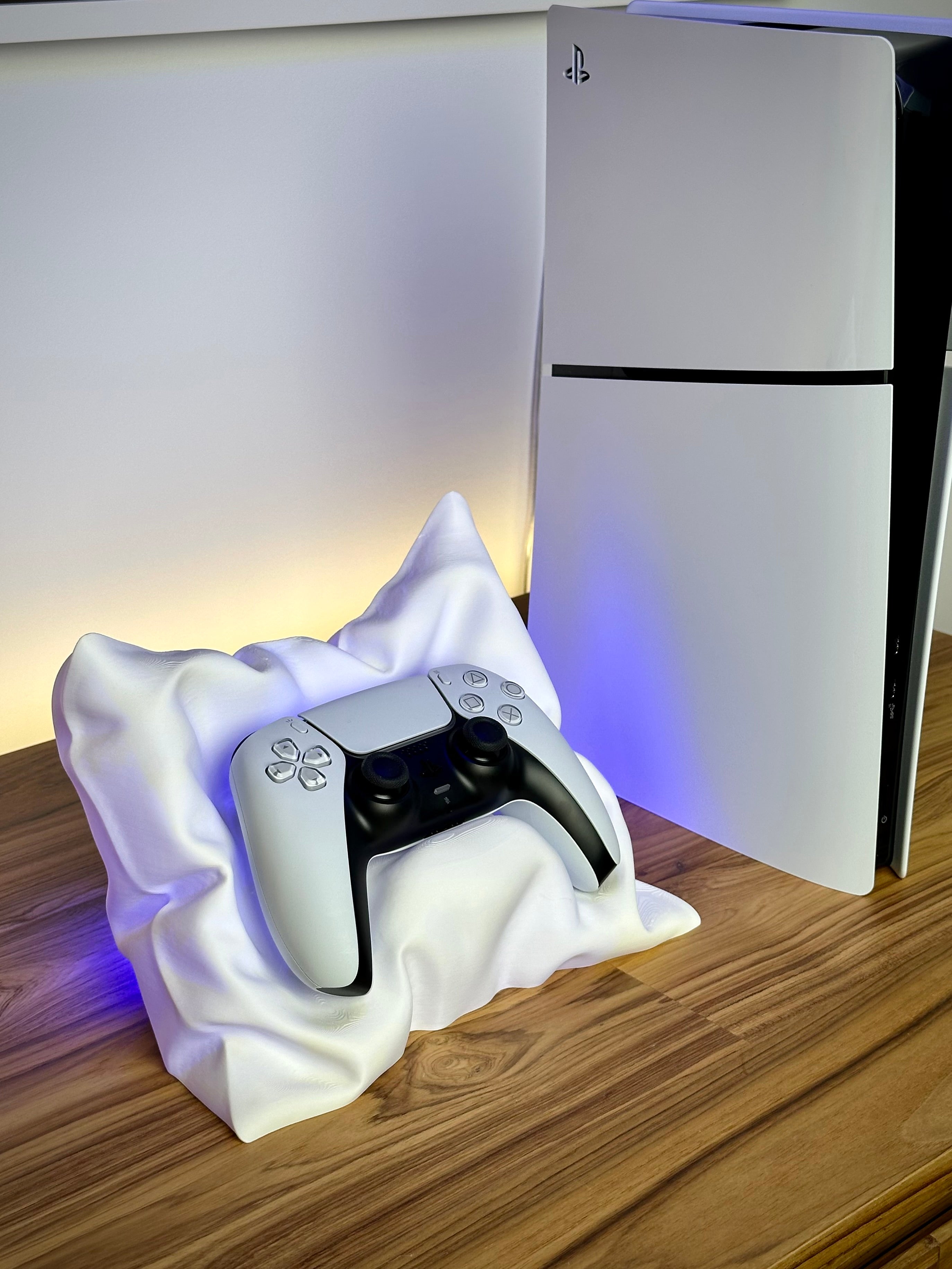 Stylischer PS5-Controller-Ständer in Kissenform