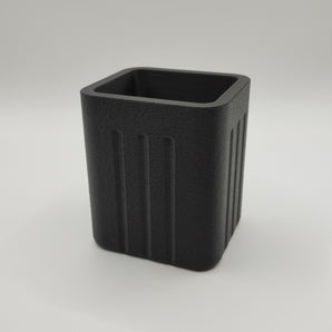 Moderner quadratischer Stiftehalter mit geriffeltem Design
