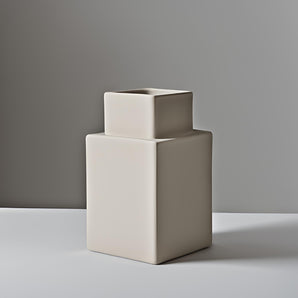 Moderne und minimalistische quadratische Vase