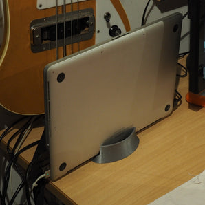 Kompakter Macbook Pro-Ständer für geschlossene Laptops