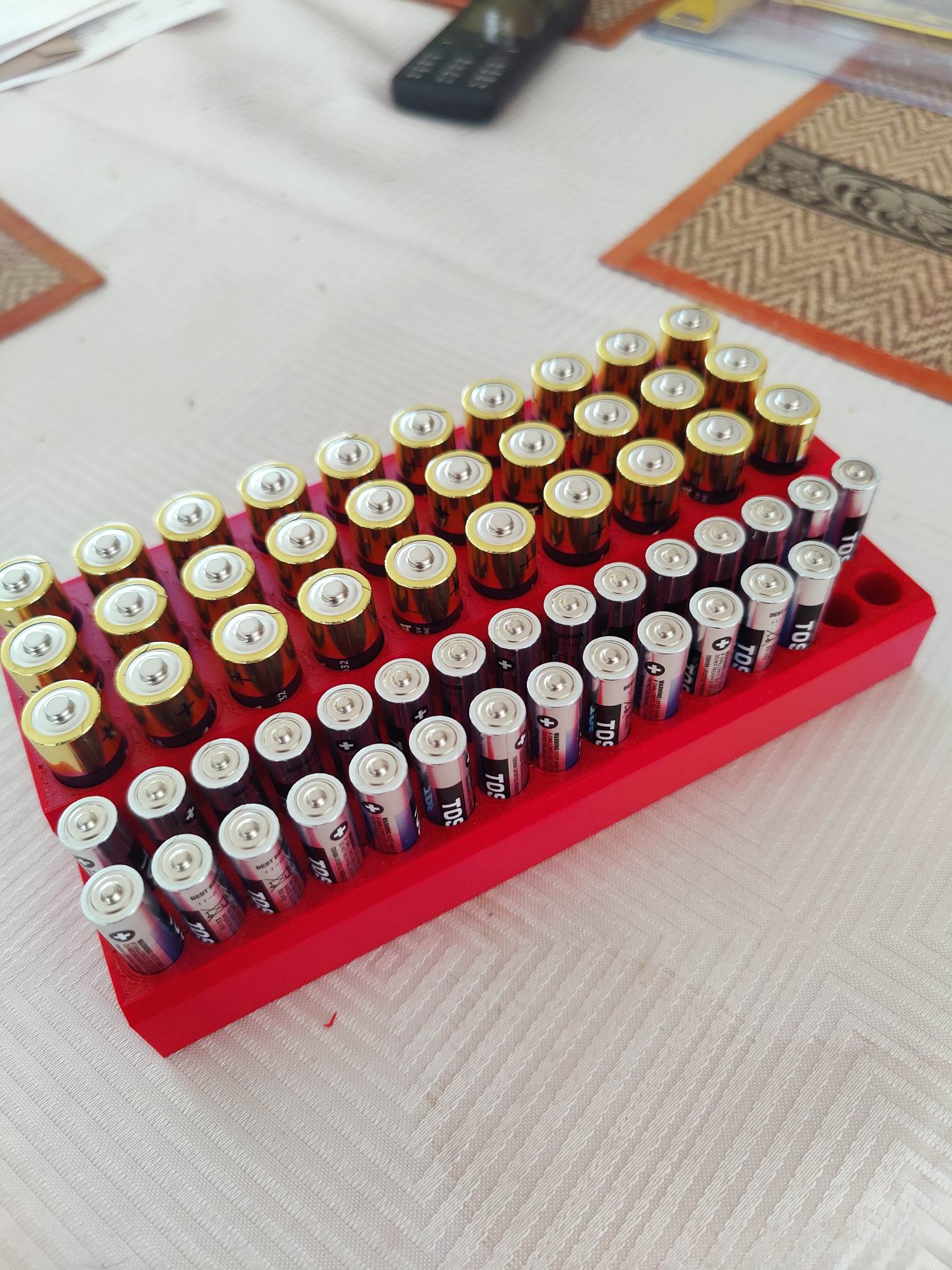 Batteriehalter zur Aufbewahrung von 60 Batterien