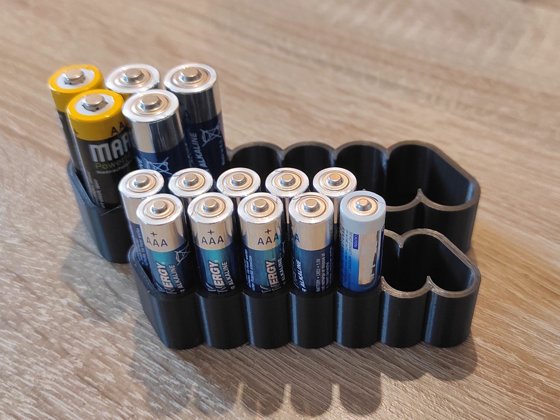 Batteriehalter für AA- und AAA-Batterien