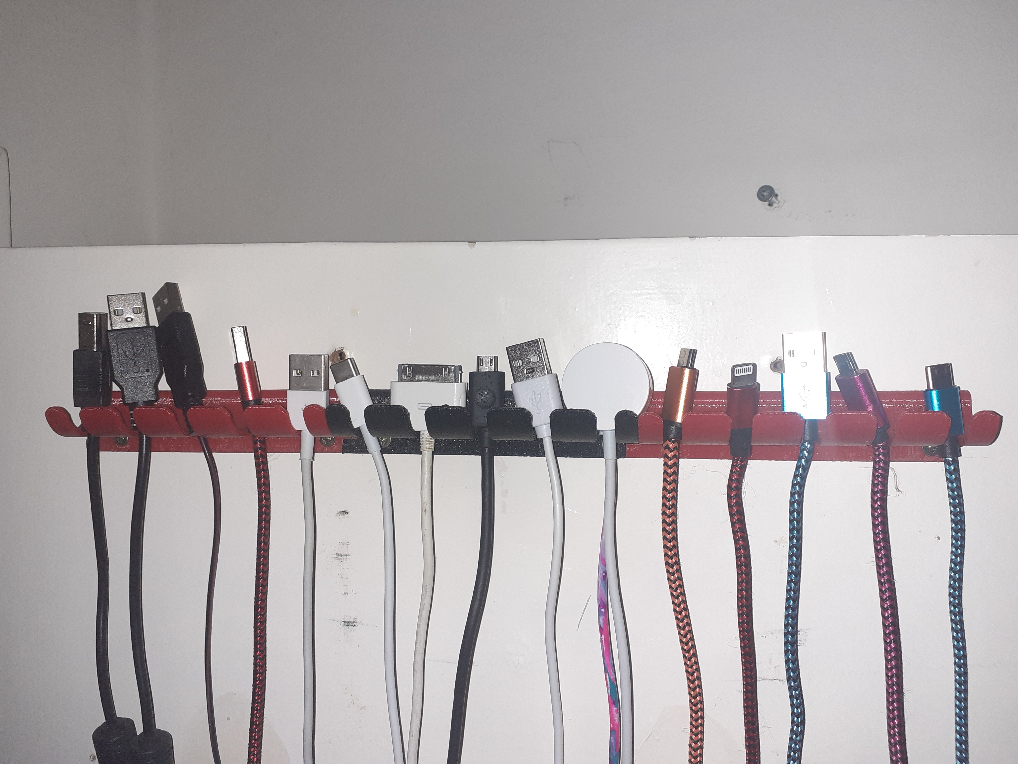 USB-/Datenkabelhalter