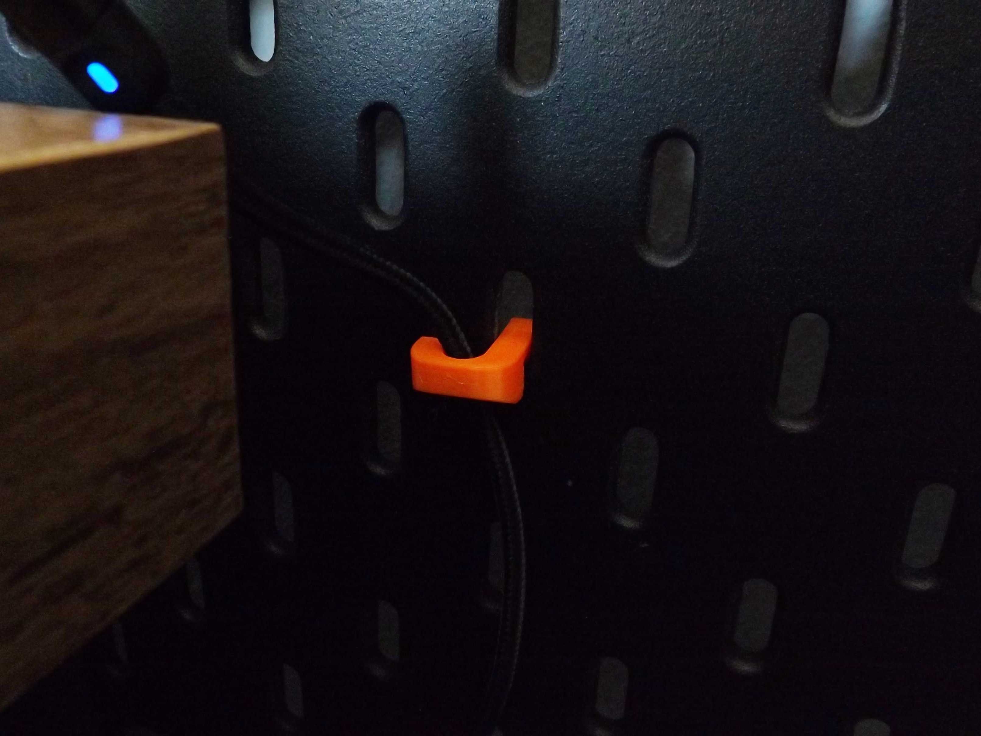 SKADIS Kabelclip – Effektive Kabelorganisation für Stecktafel