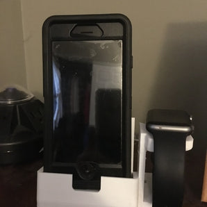 Ladestation für iPhone 6 mit Otterbox und Apple Watch