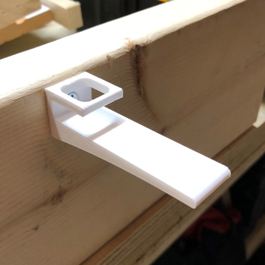 Wandmontierter Displayhalter für Kappen
