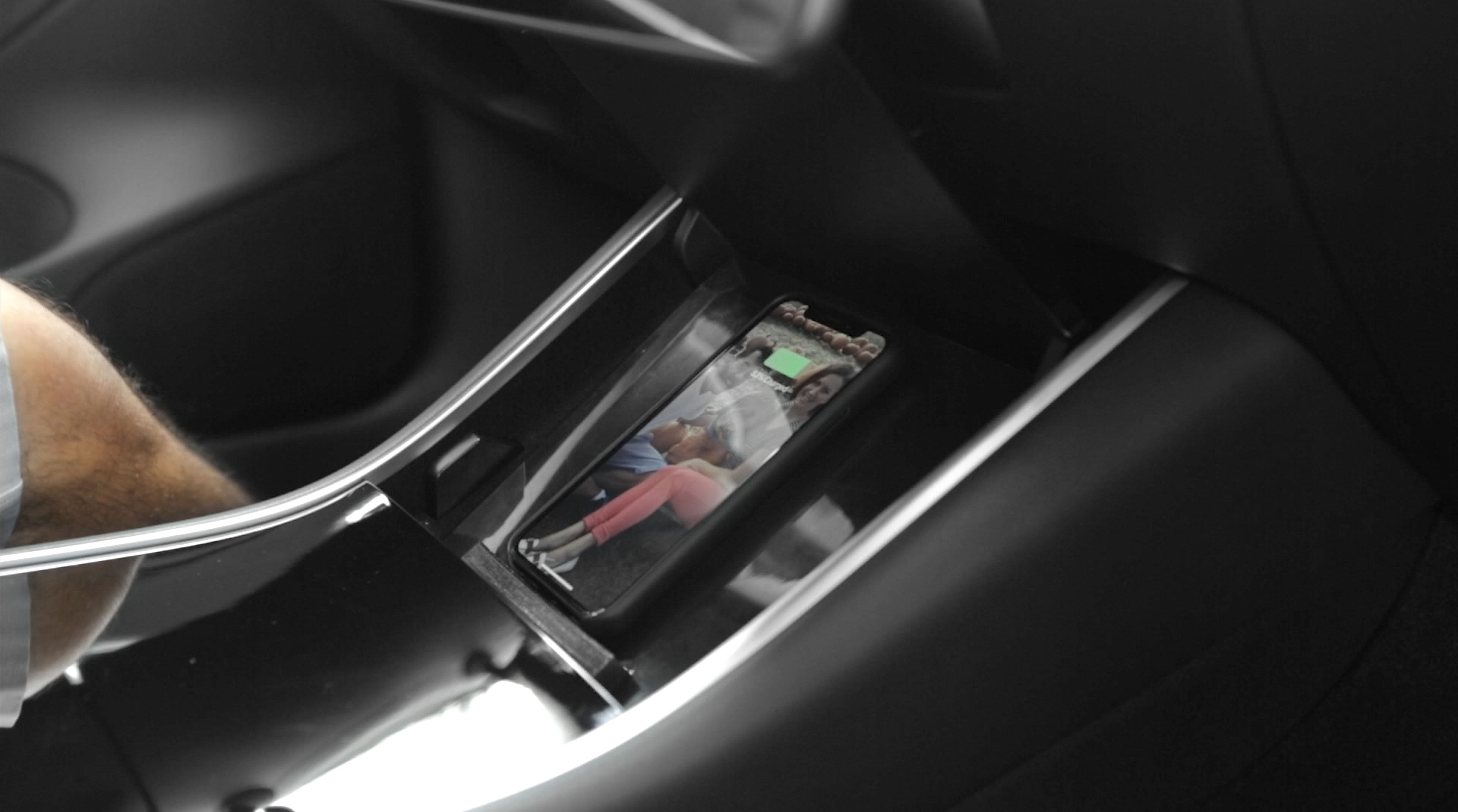 Qi-Ladegerät für Tesla Model 3
