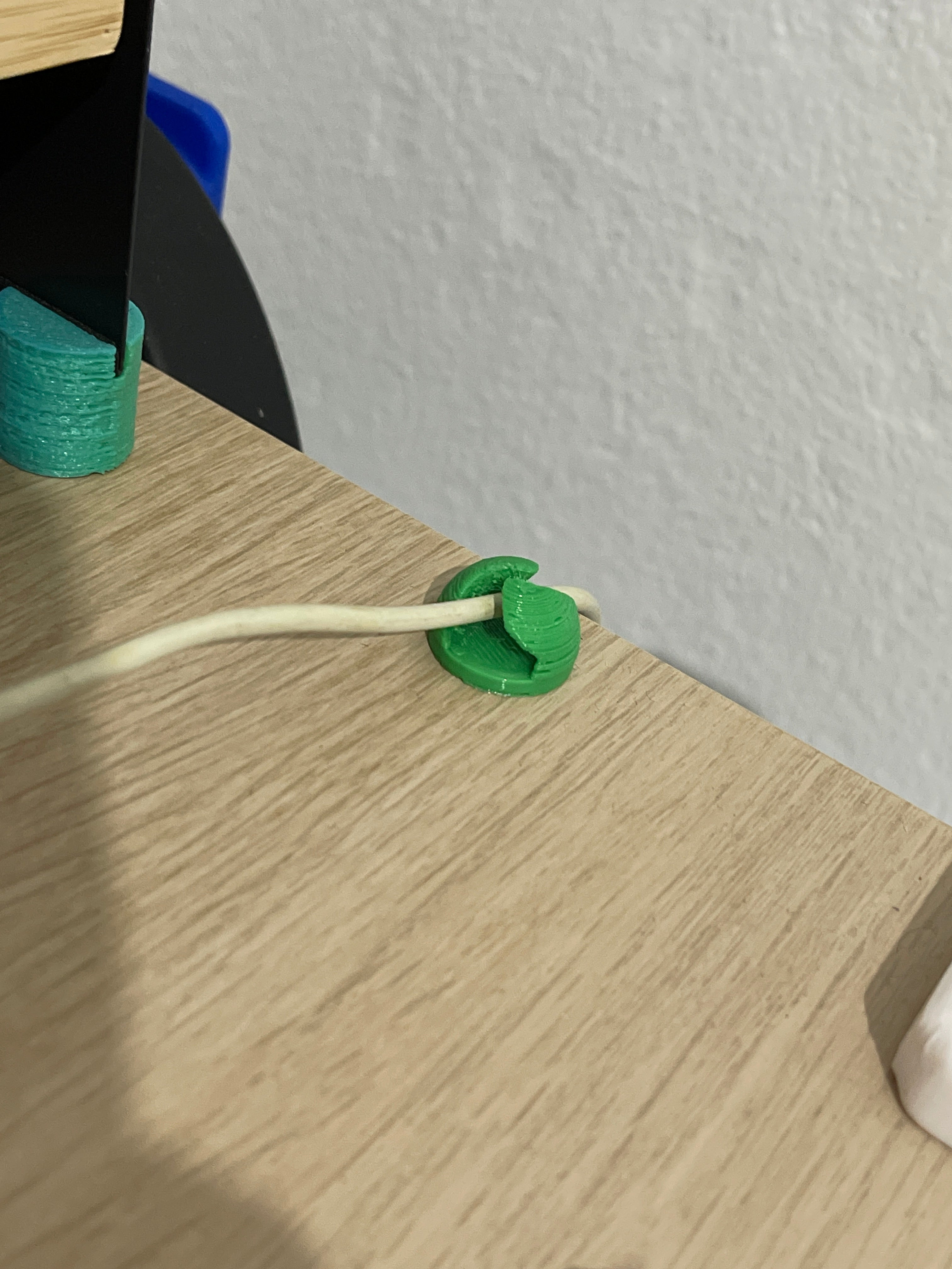 Sujeita Cables – Kabelhalter für Schreibtisch