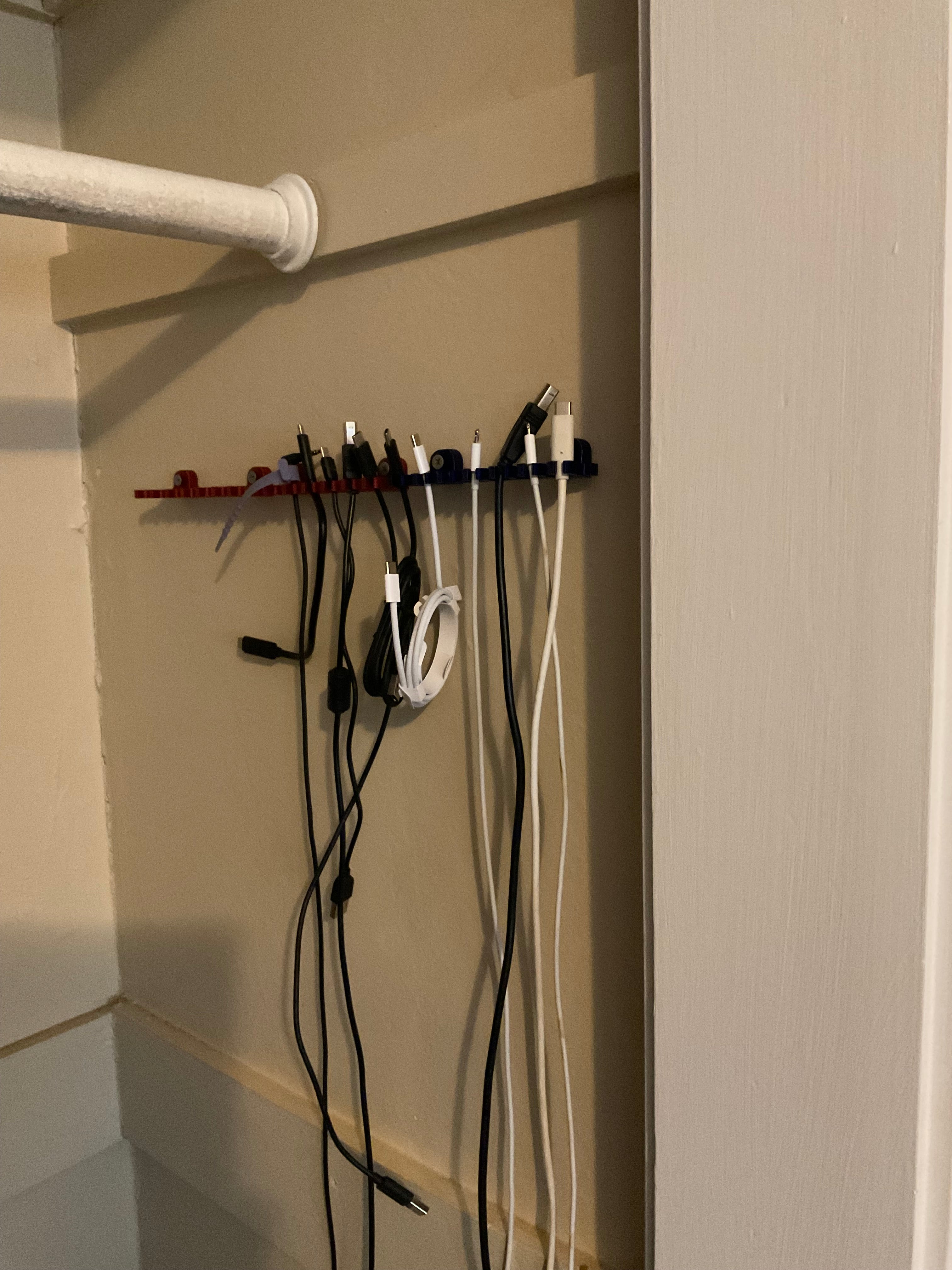 USB-Kabelhalter – praktisch und geräumig