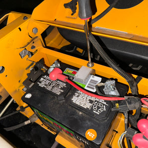 Sicherer Batteriehalter mit Nockenschloss für Cub Cadet ZT1+ZT2 Rasenmäher