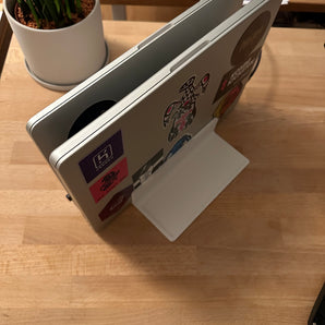 Doppelter Schreibtischständer für MacBook Pro (14") mit Ablage