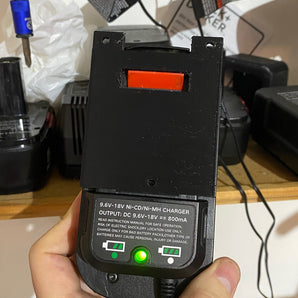 B+D 18V Batteriehalter/Wandhalterung