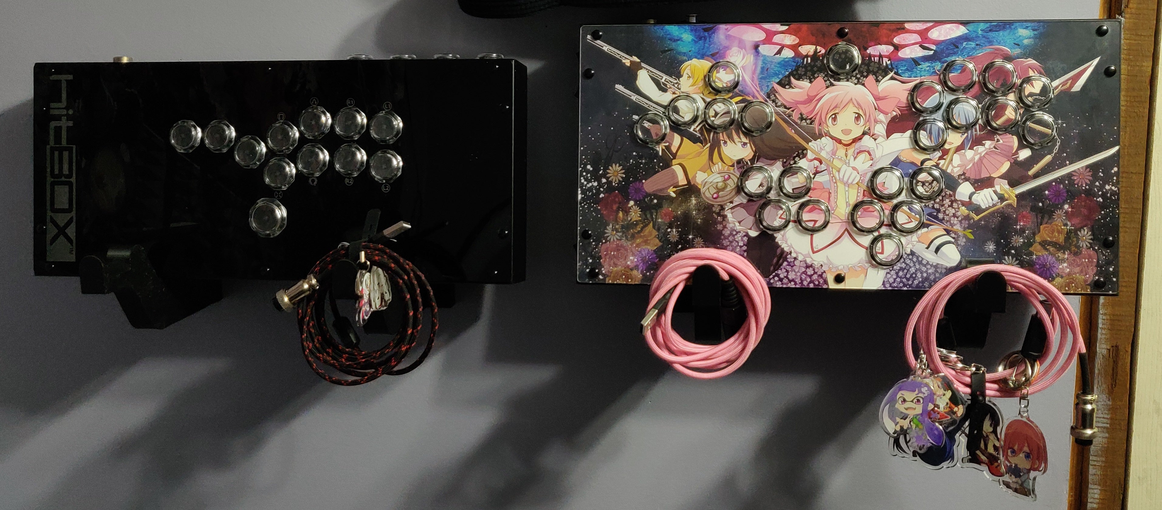 Vægmontering til Hit Box, Cross|Up og Smash Box Controllere med Kabelstyring