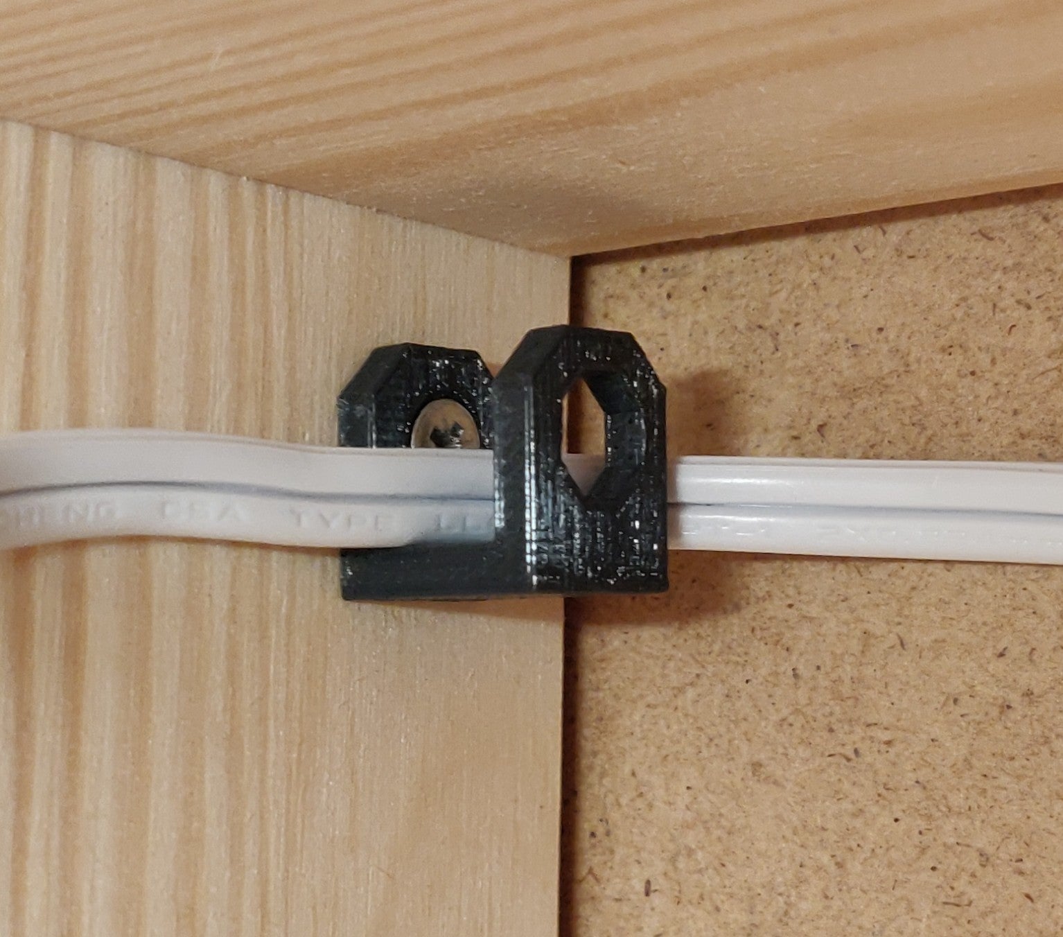 Kabelhaken – Praktischer Kabelclip für einfache Organisation
