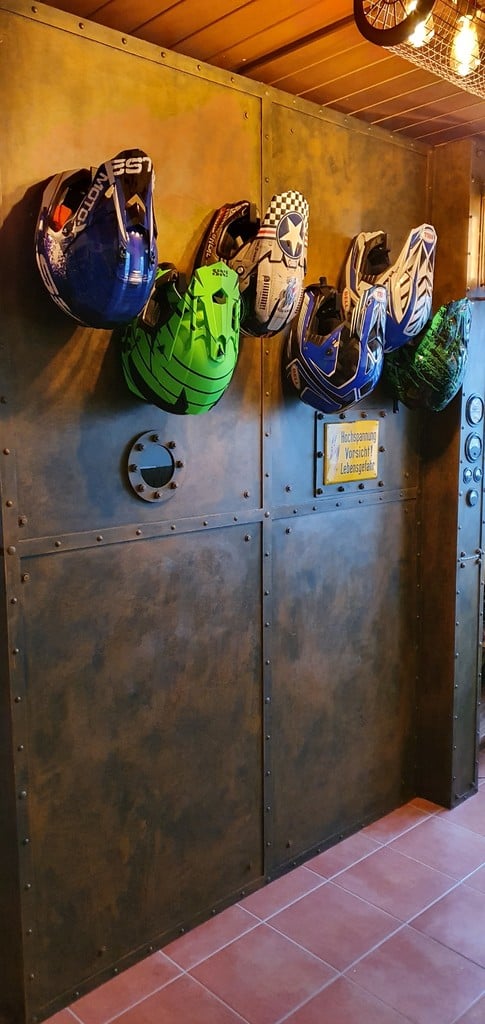 Wandmontierter Helmhalter für Motorrad-, MX- und MTB-Helme