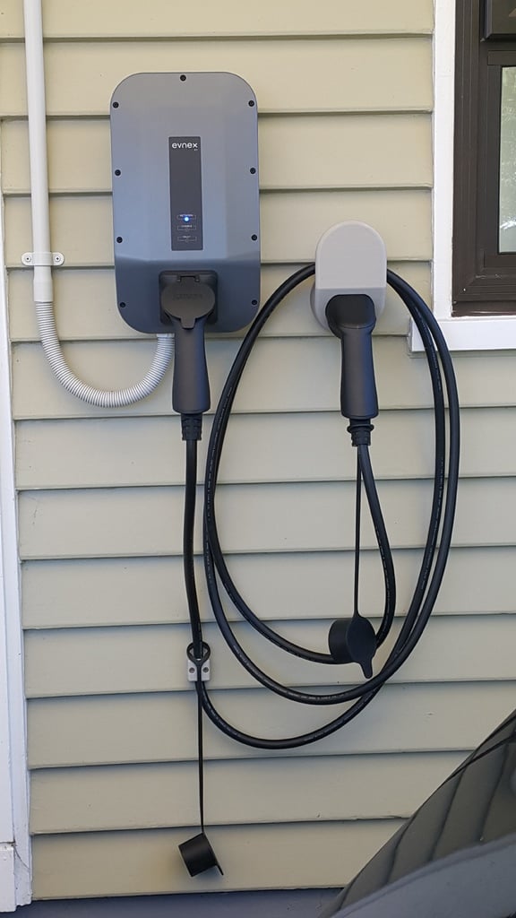Ladestecker und Kabelaufhänger für Elektrofahrzeuge vom Typ 2