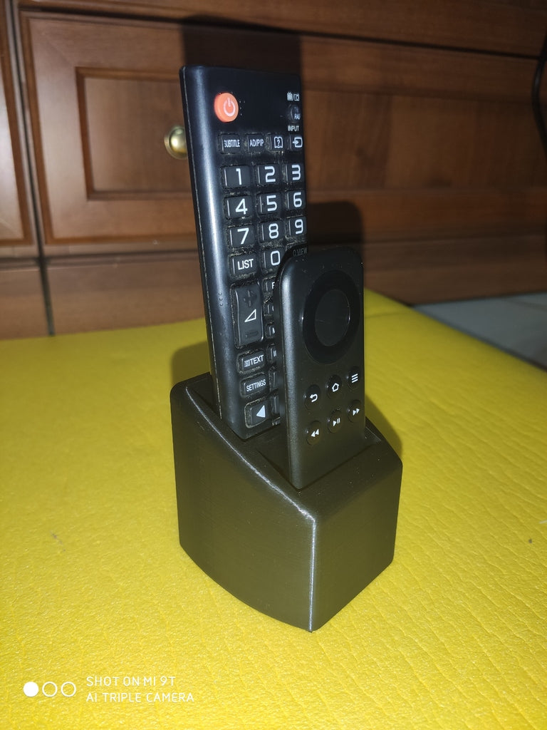 Fernbedienungshalter mit 2 Löchern